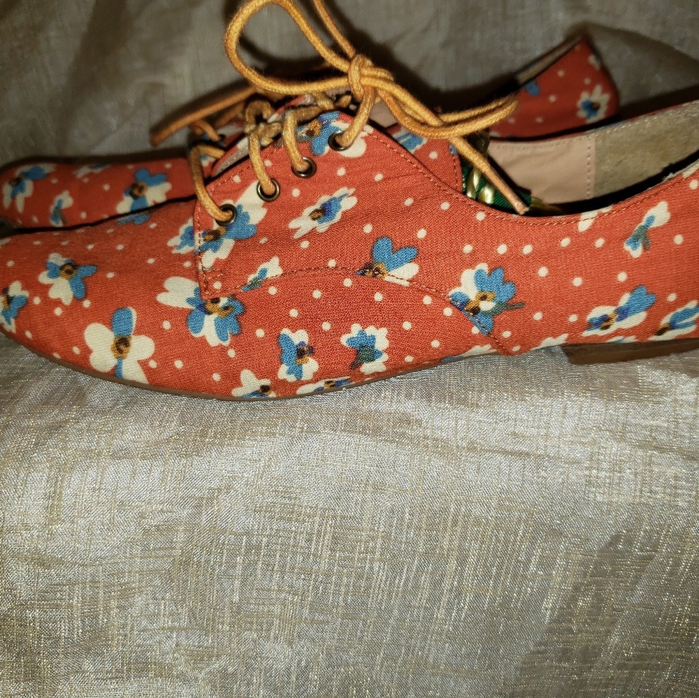 A pair of Liliana shoes